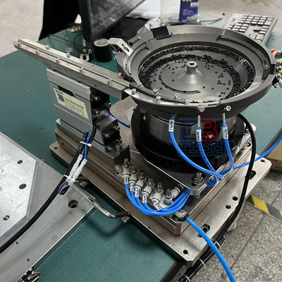 Vibraterende voedingsmachine met grote capaciteit Naald Messing Pin Nails Automatische notenvoerder