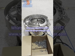 Hoe transporteert de trilbakvoeder bevestigingsclips?